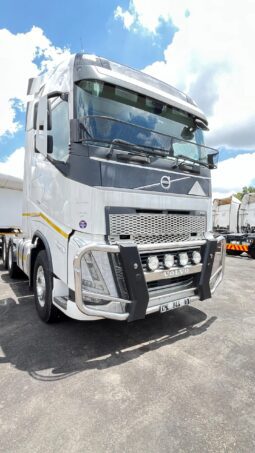 2022 VOLVO FH (5) 520 6X4 SLEEP A/T T/T C/C