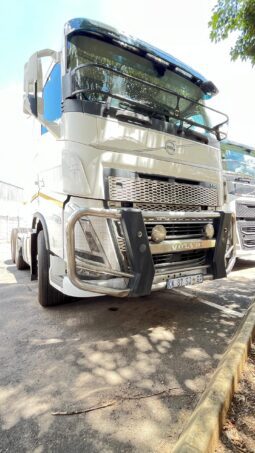 2022 VOLVO FH (5) 440 6X4 SLEEP A/T T/T C/C