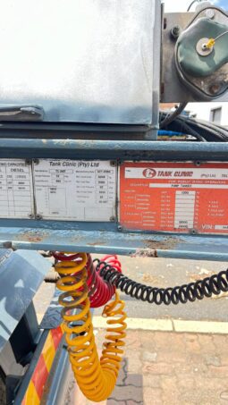 2004 TANK CLINIC	SEMI FUEL SEMI TANKER & PUP TRAILER